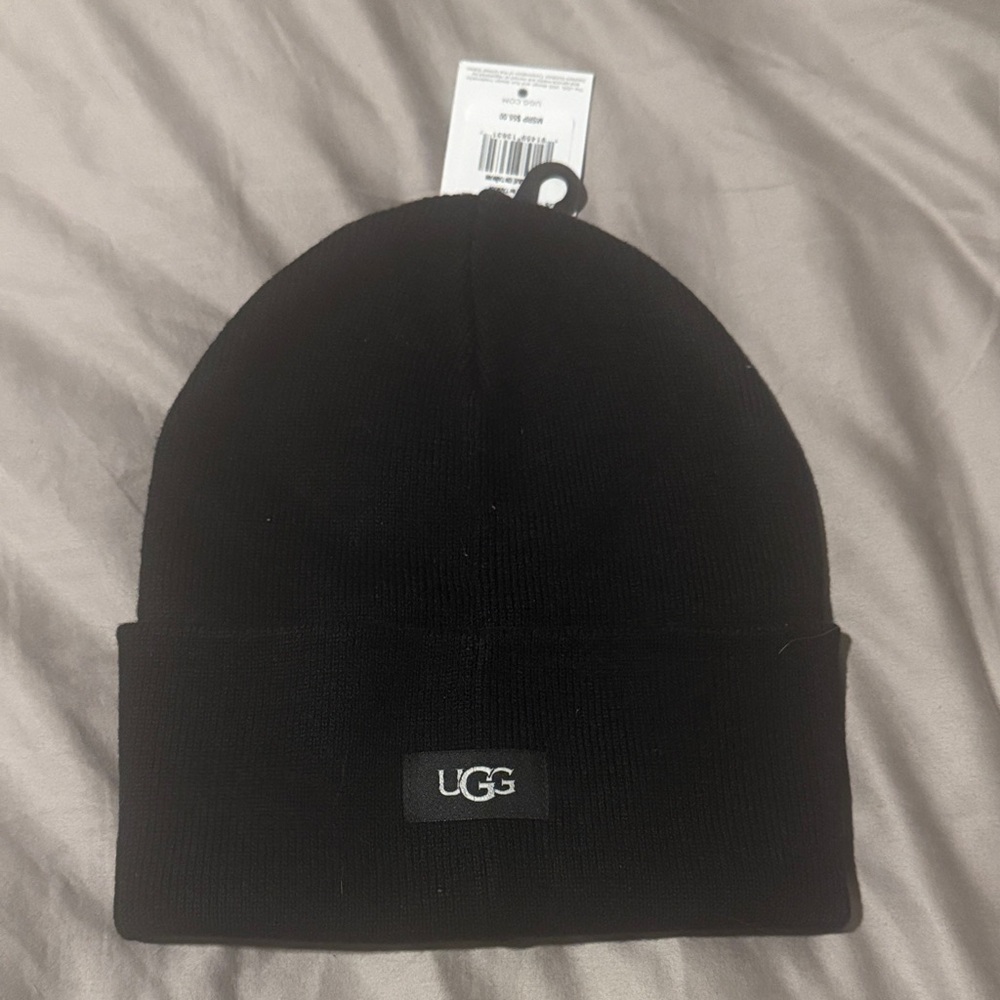 UGG Classic Black Cuffed Beanie